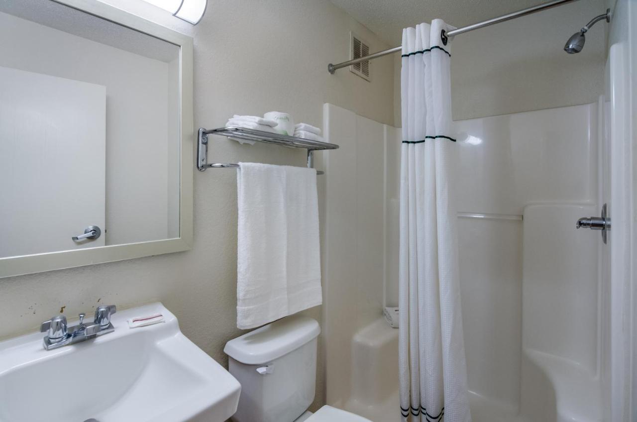 Hometowne Studios By Red Roof Winston-Salem - University Pkwy Ngoại thất bức ảnh