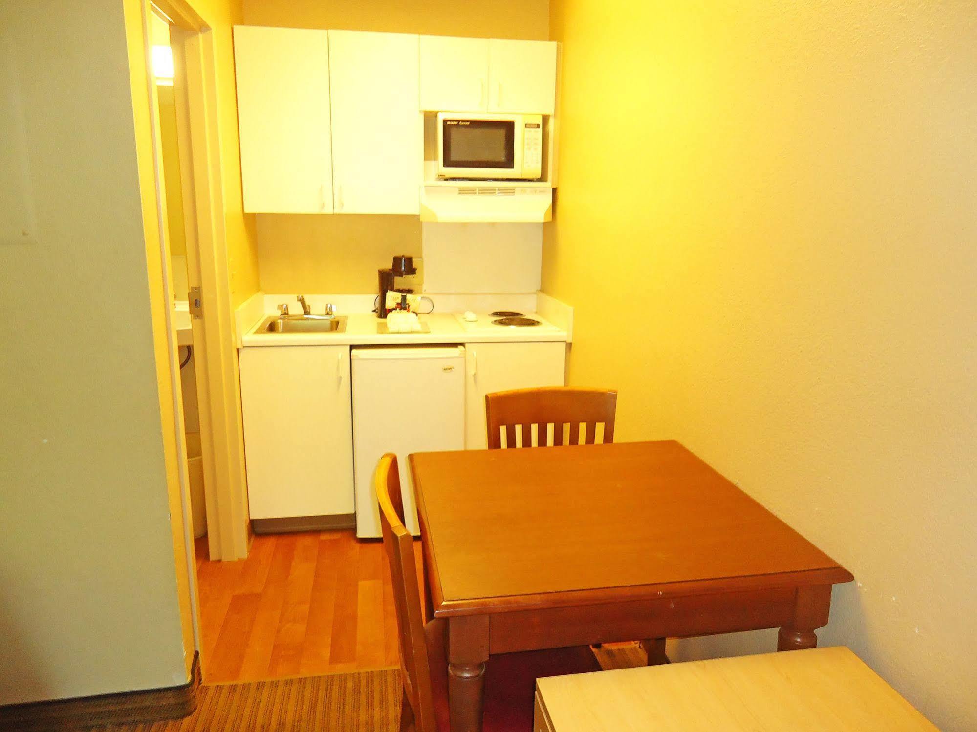 Hometowne Studios By Red Roof Winston-Salem - University Pkwy Ngoại thất bức ảnh
